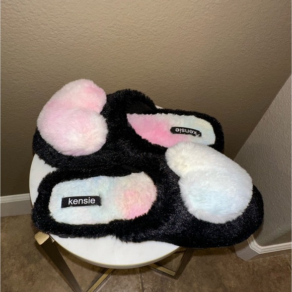 Women’s Tie Dyed Kensie Slippers - Picture 4 of 6